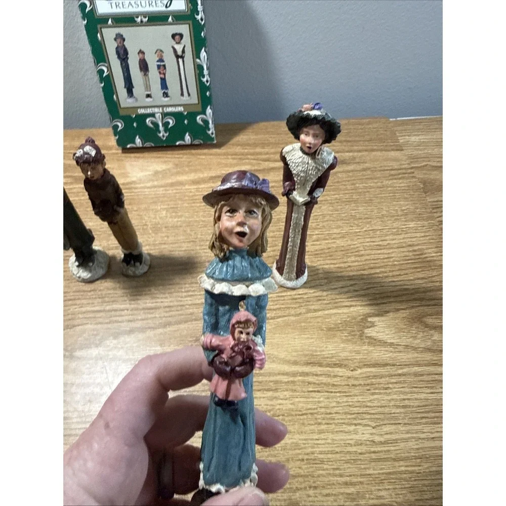 Windsor Collection‎ 4 Christmas Carolers Pencil Figurines Singing